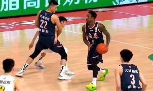 德甲倒计时，广厦男篮今晚止住颓势，细节引发关注，气氛紧张，控场能力受关注