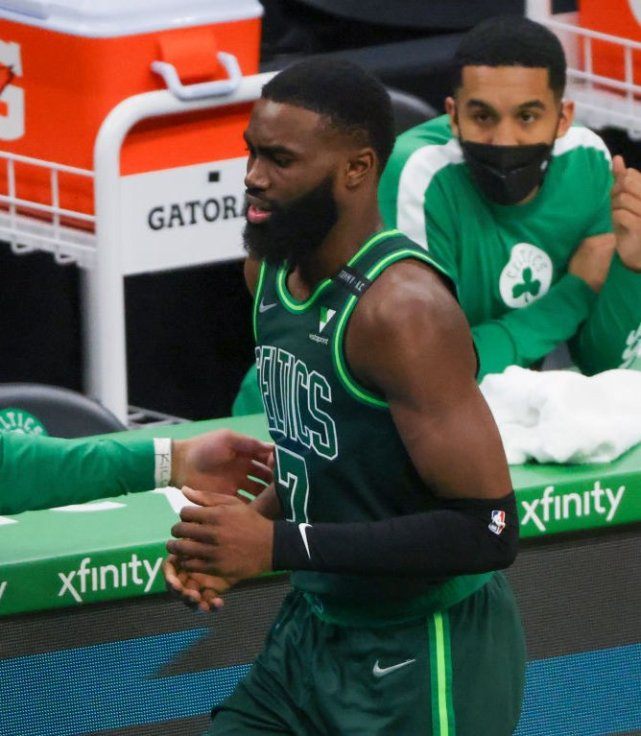 转会期克里夫兰骑士备战全明星赛,官宣签约细节曝光,引发热议,训练强度明显提升 转会期克里夫兰骑士备战全明星赛,官宣签约细节曝光,引发热议,训练强度明显提升