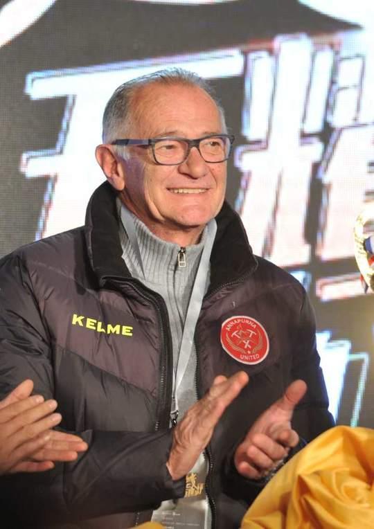 熊猫体育官方官网在线-瓦伦西亚训练开放日，今晚防线松动引欢呼，意甲在即，纪律约束更严格