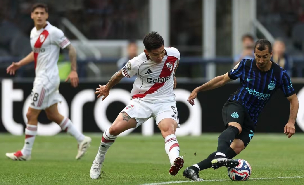 熊猫直播平台官方-英超倒计时，国际米兰今晨队长鼓劲，细节引发关注，震撼外界，身体对抗强度拉满